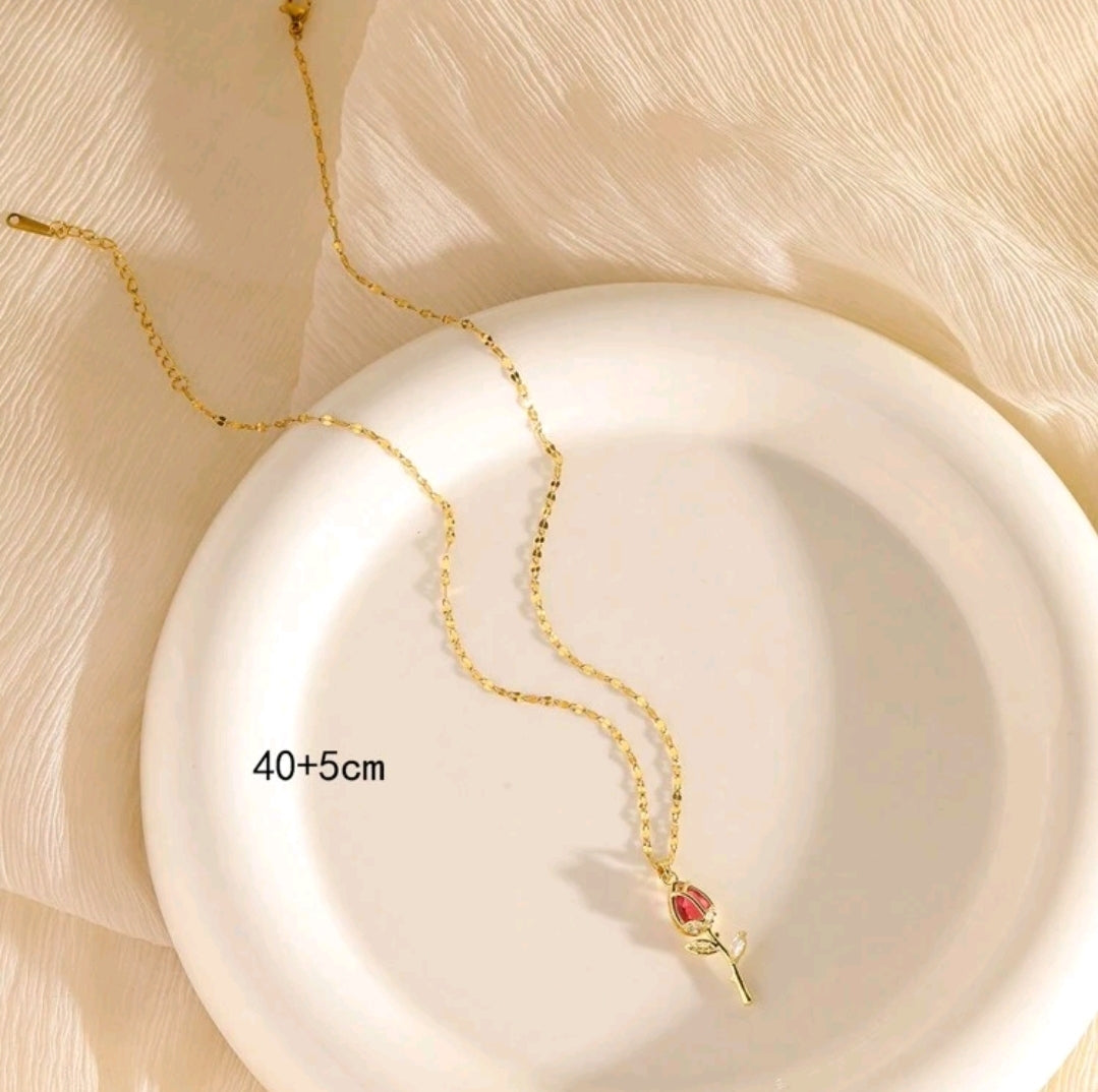 Rose pendant necklace