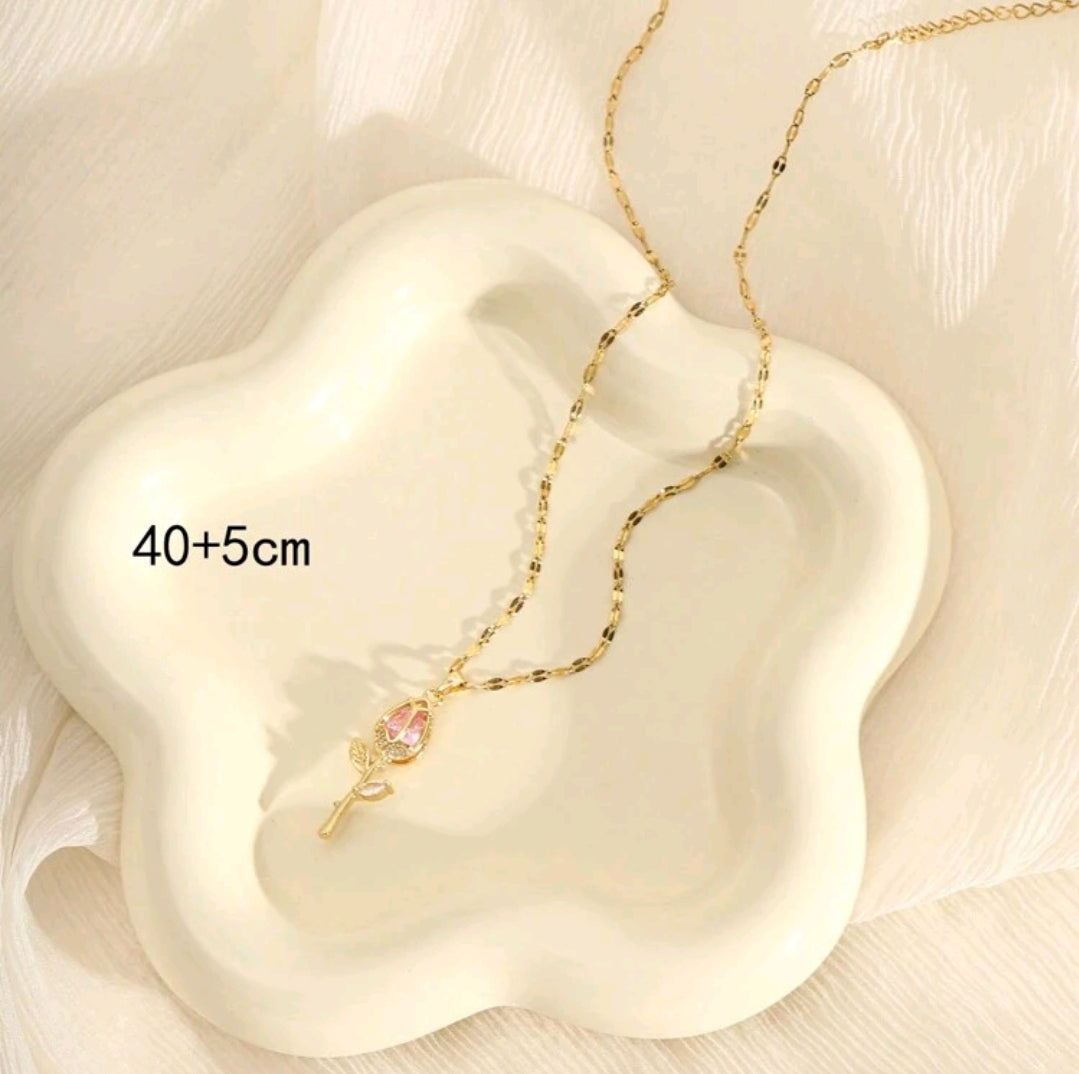 Rose pendant necklace