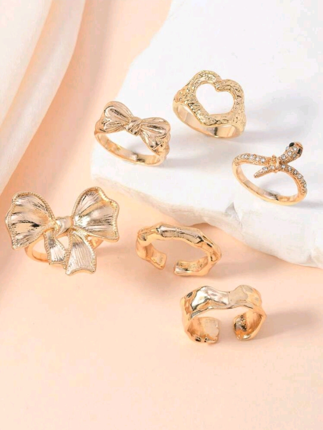 Bow detail ring set
