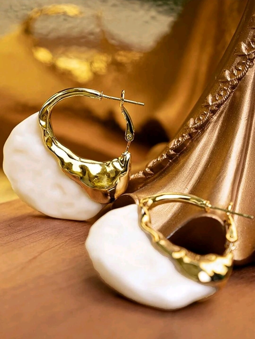 Pearl golden earrings