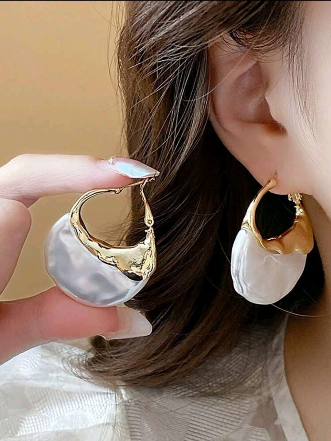 Pearl golden earrings