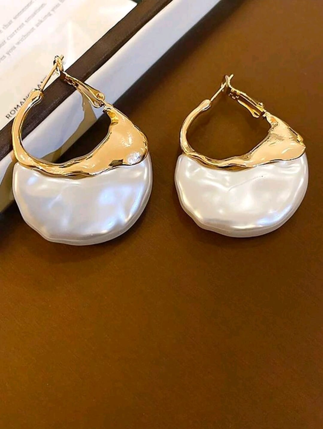 Pearl golden earrings