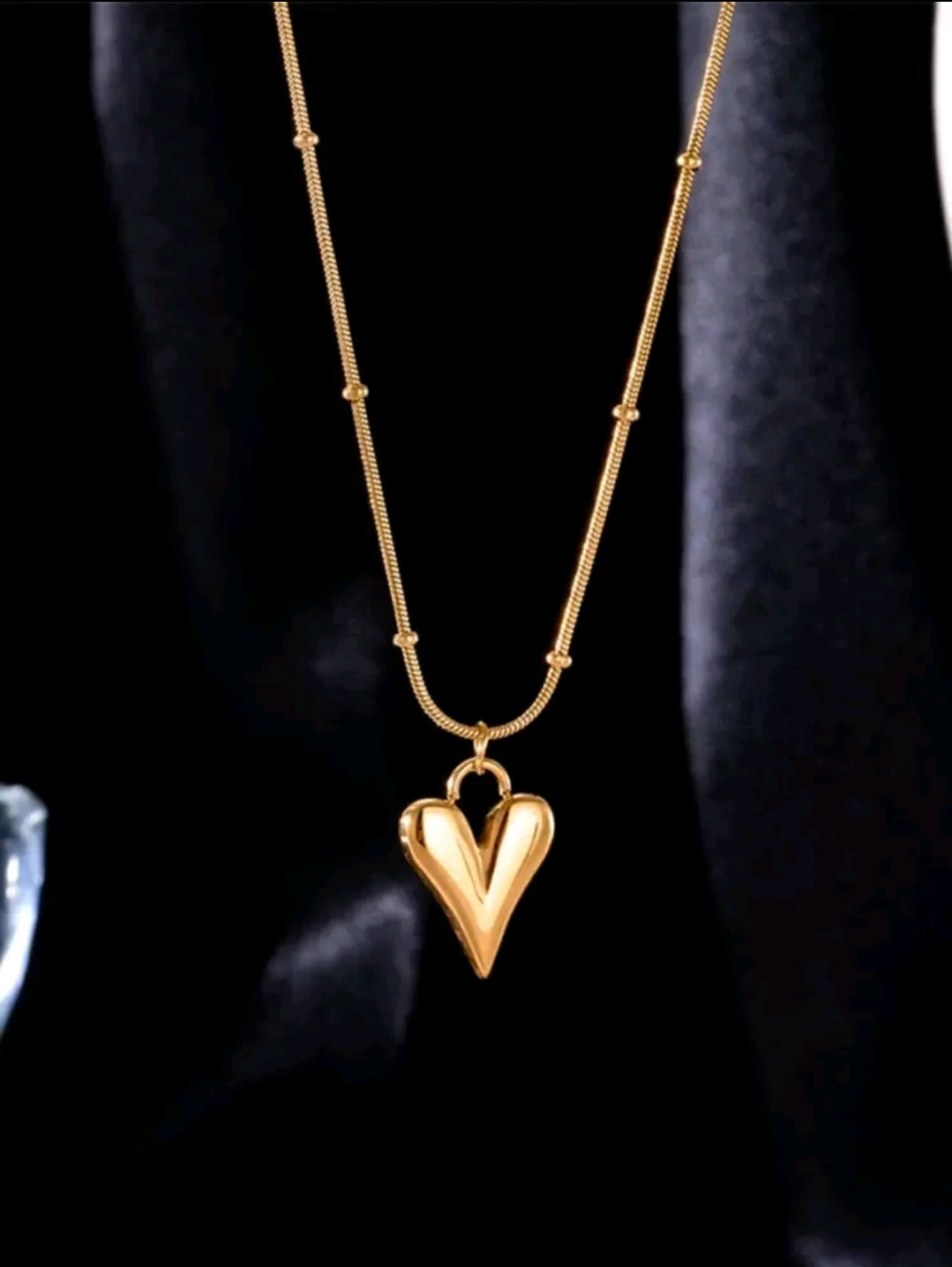 Golden heart pendant necklace