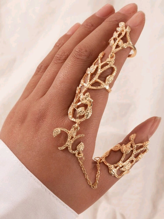 Mitten linked golden rings