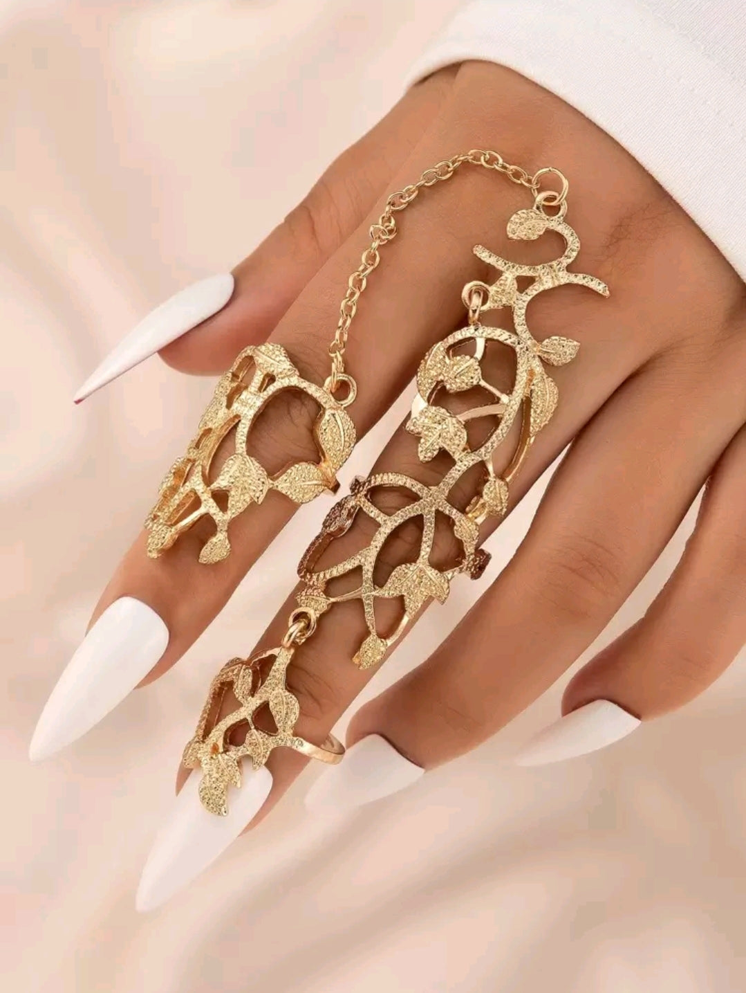 Mitten linked golden rings