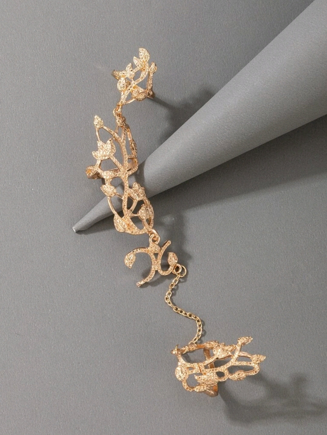 Mitten linked golden rings