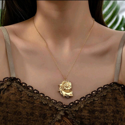 Conch Beachy necklace