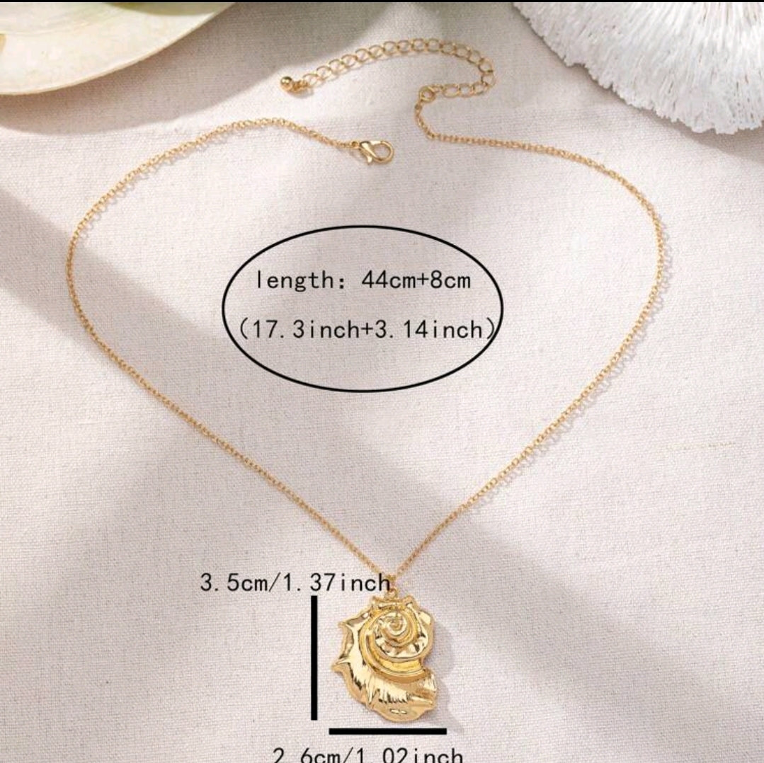 Conch Beachy necklace