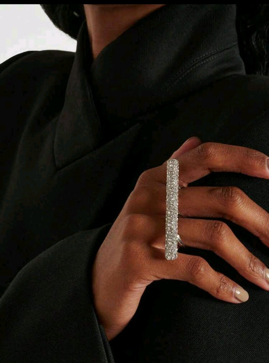 Rhinestone linked ring in gold