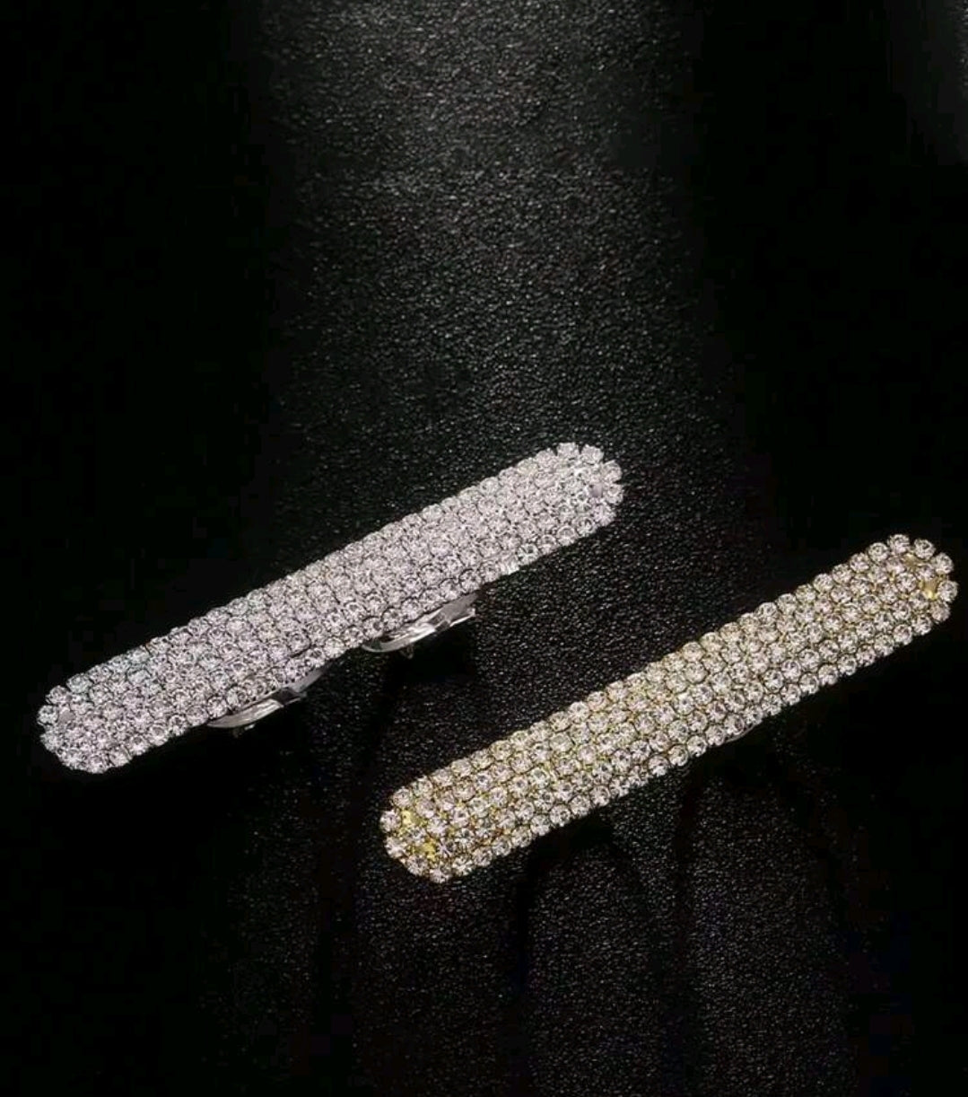 Rhinestone linked ring in gold
