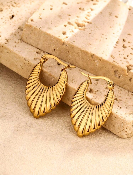 Minimalist Golden hoop earrings
