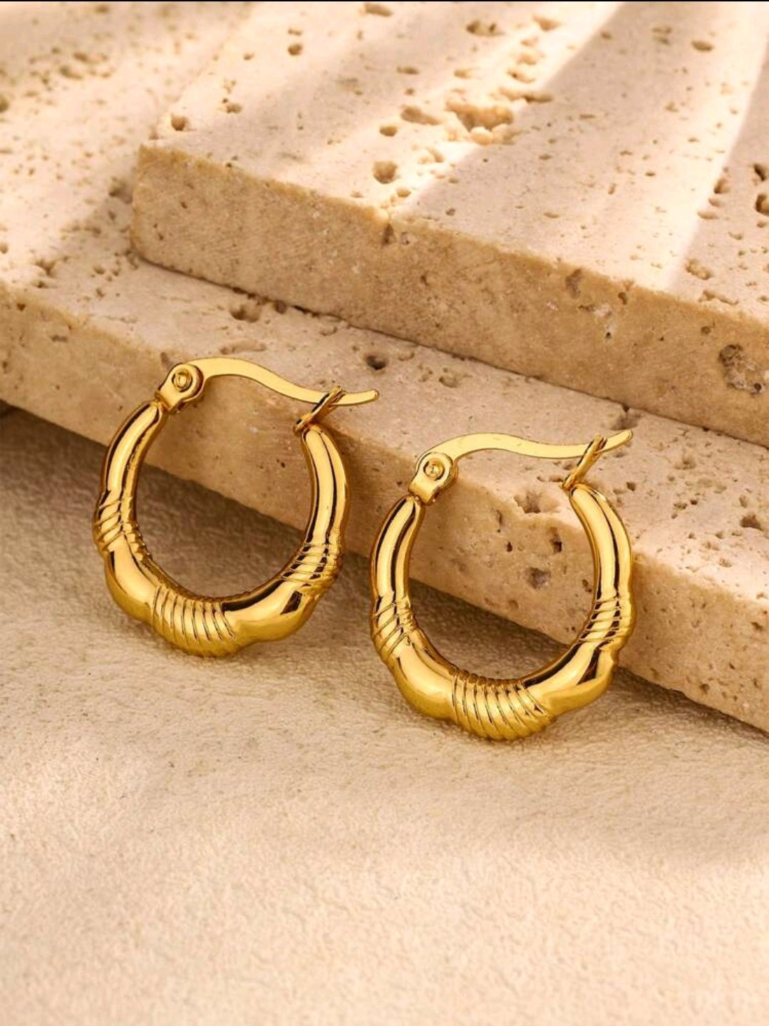 Minimalist hoop earrings