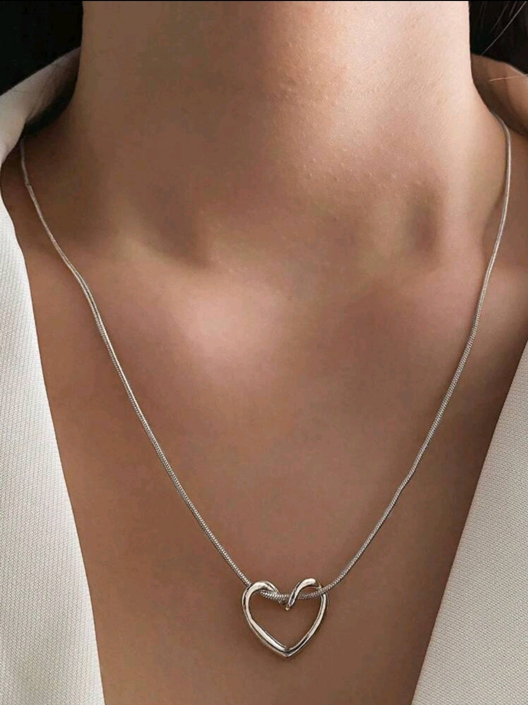 Dainty hollow heart necklace