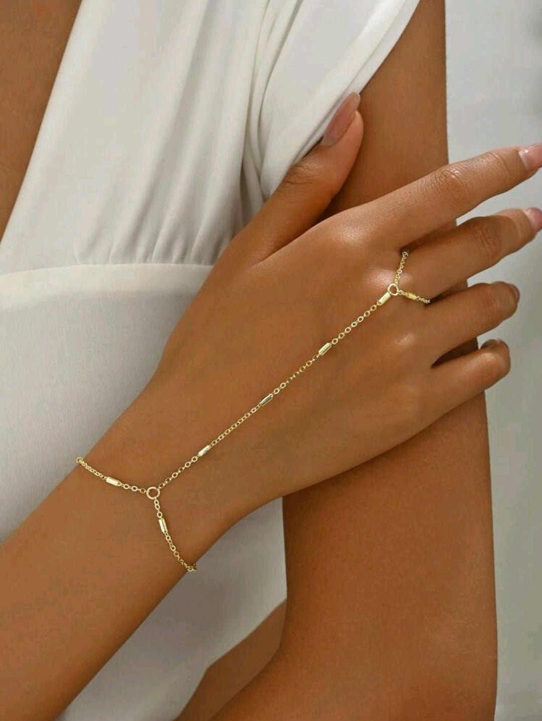 Minimalist hand chain