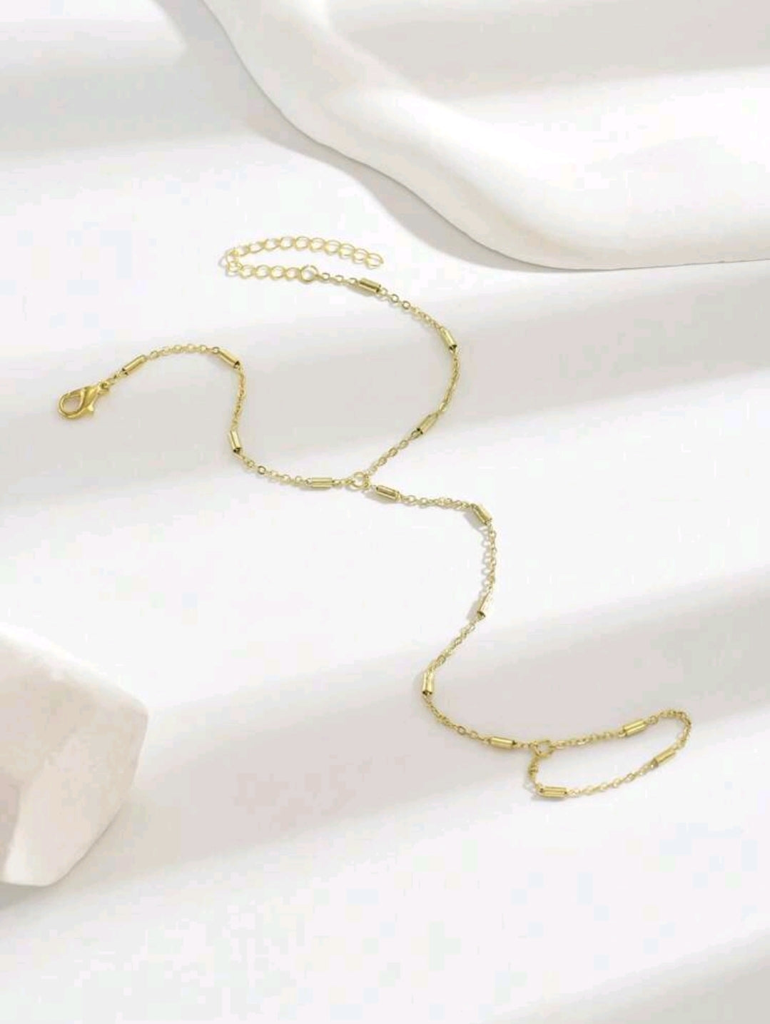 Minimalist hand chain