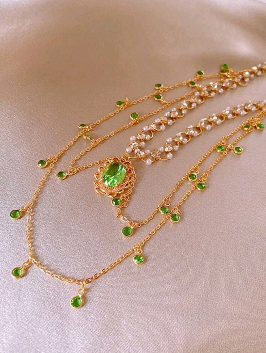 Green layered necklace