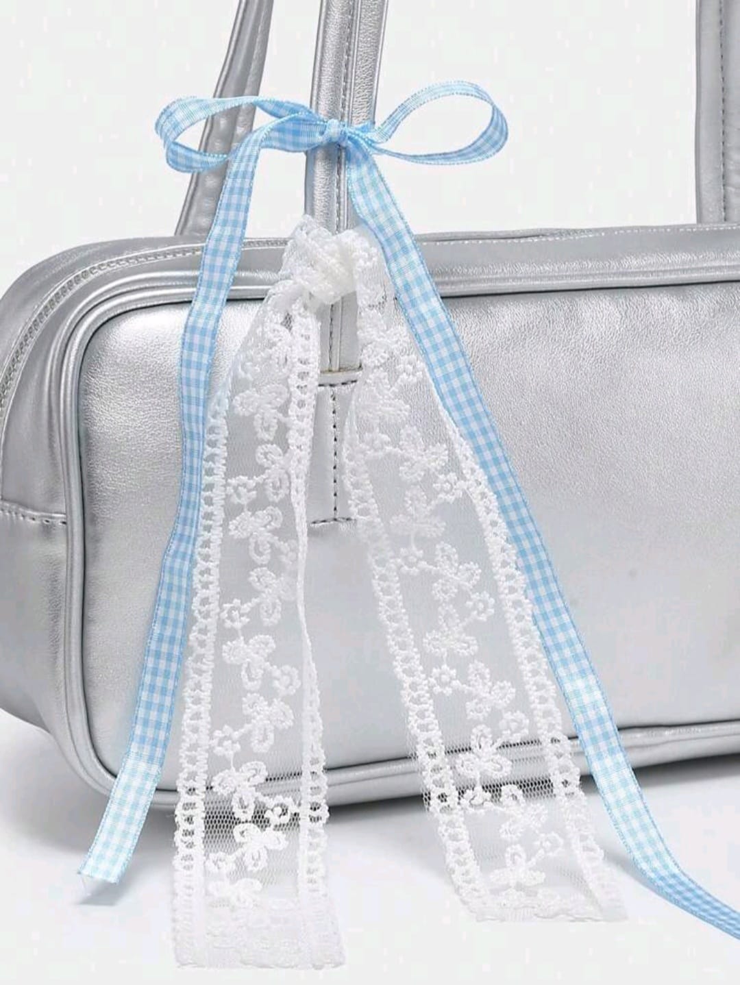 Bag with ribbon details