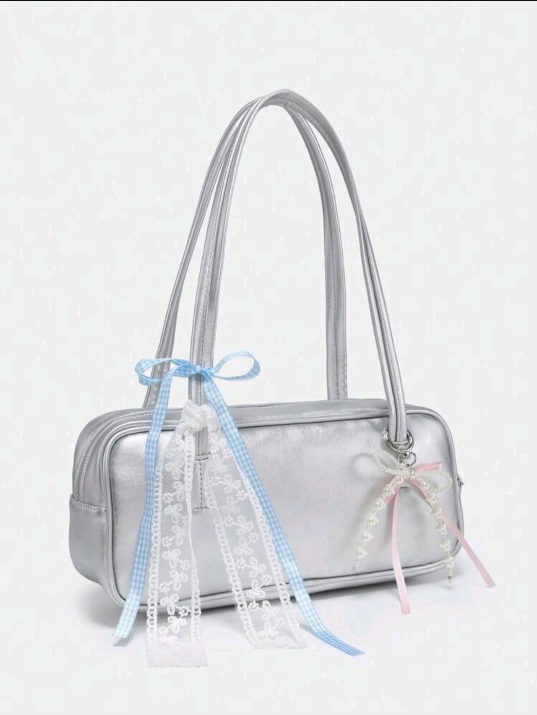 Bag with ribbon details