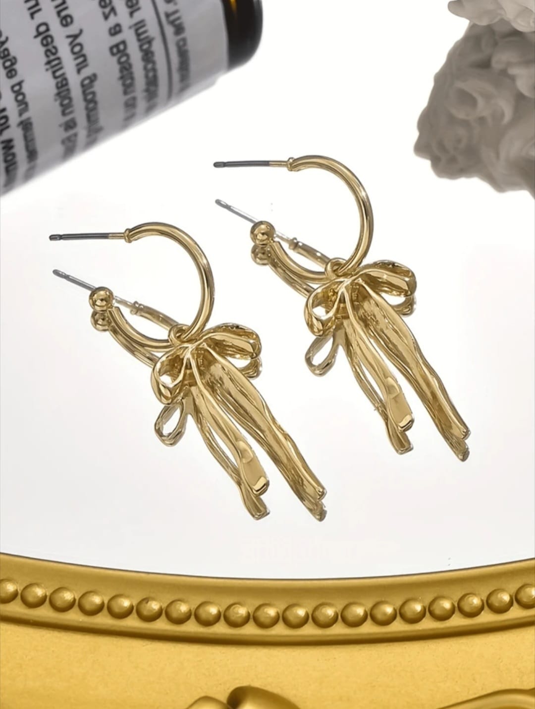 Bow detail golden earrings