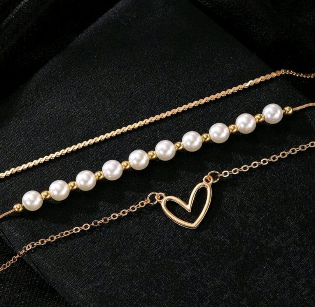 Triple layered necklace