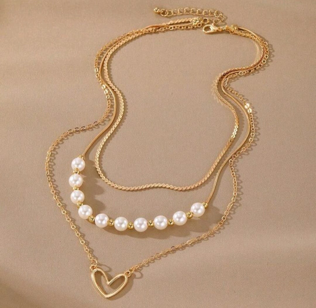 Triple layered necklace