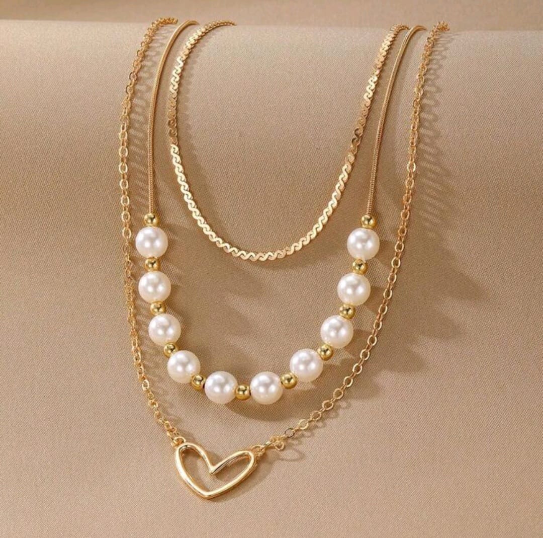 Triple layered necklace