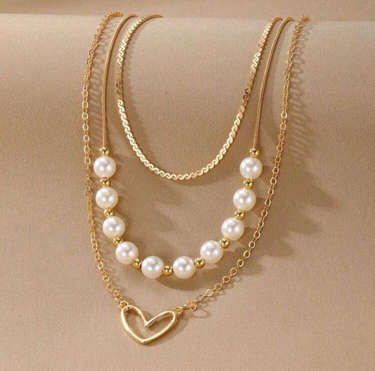 Triple layered necklace