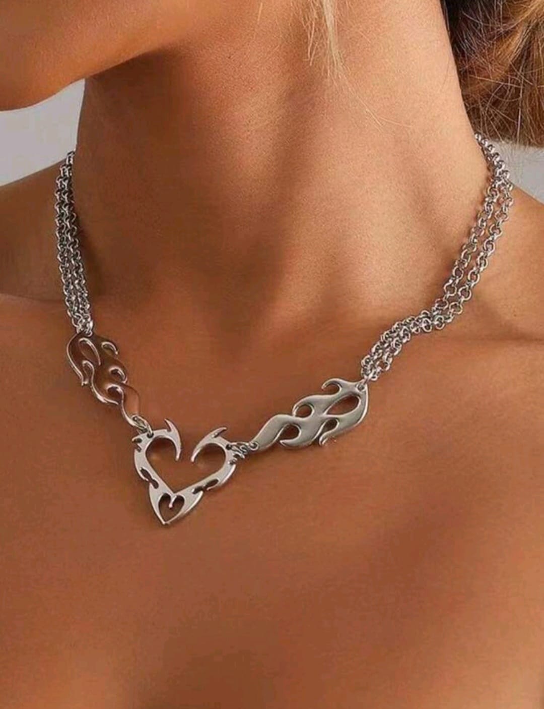 Silver flame detail necklace