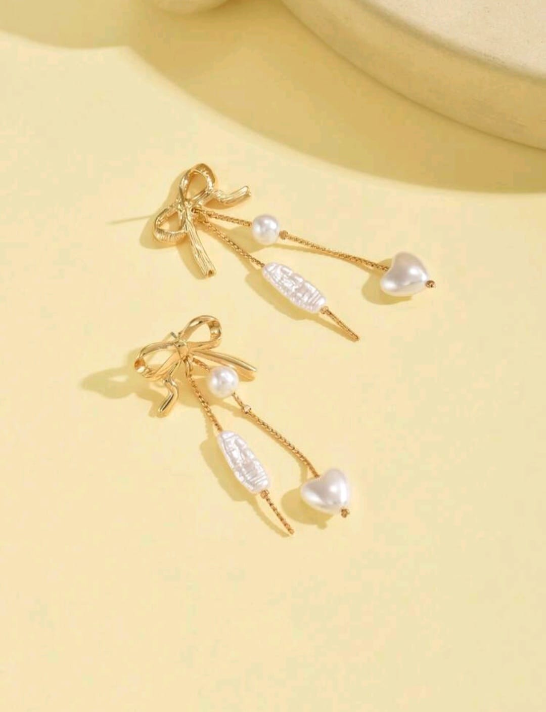 White and golden bow earrings