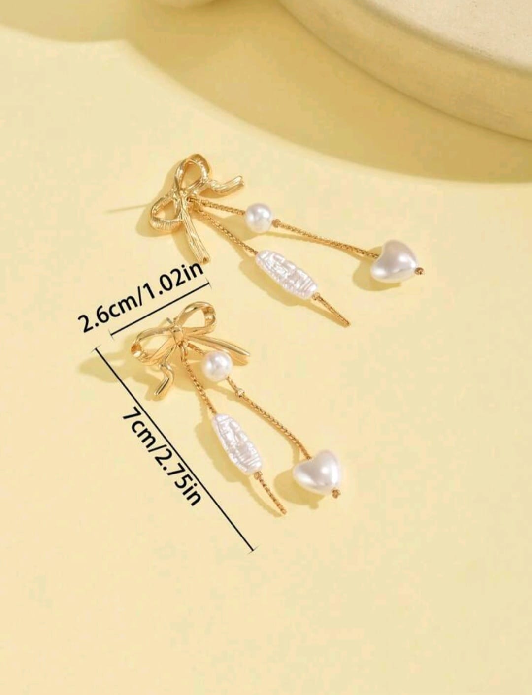 White and golden bow earrings