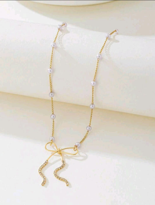 Bow necklace