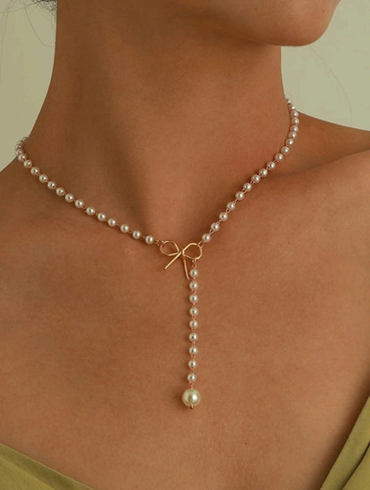 Pearl bow necklace