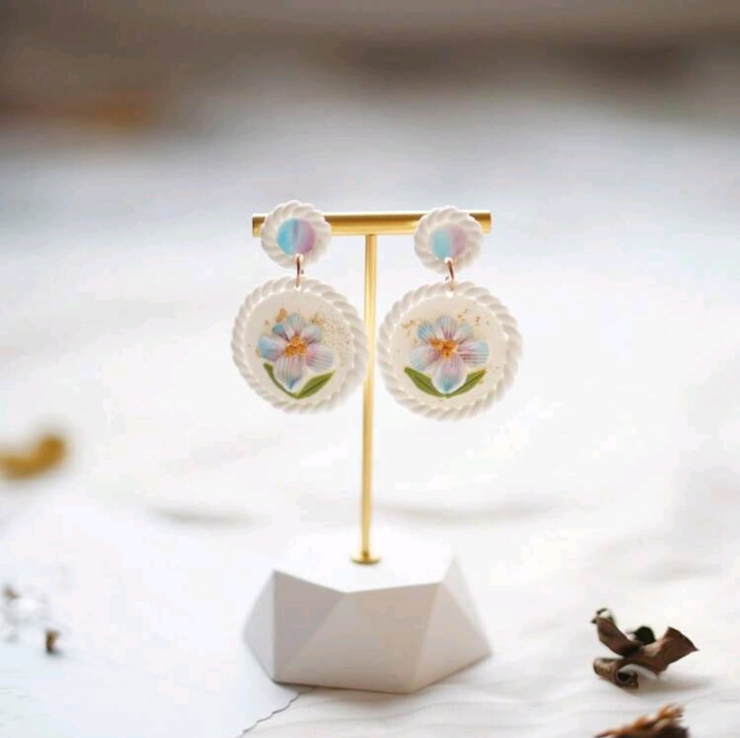 White flower detail earrings