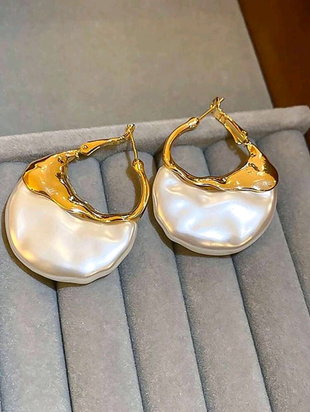 Pearl golden earrings