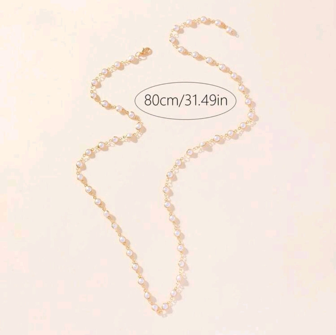 Long golden chain with pearl detail
