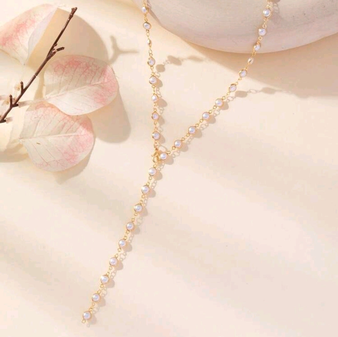 Long golden chain with pearl detail