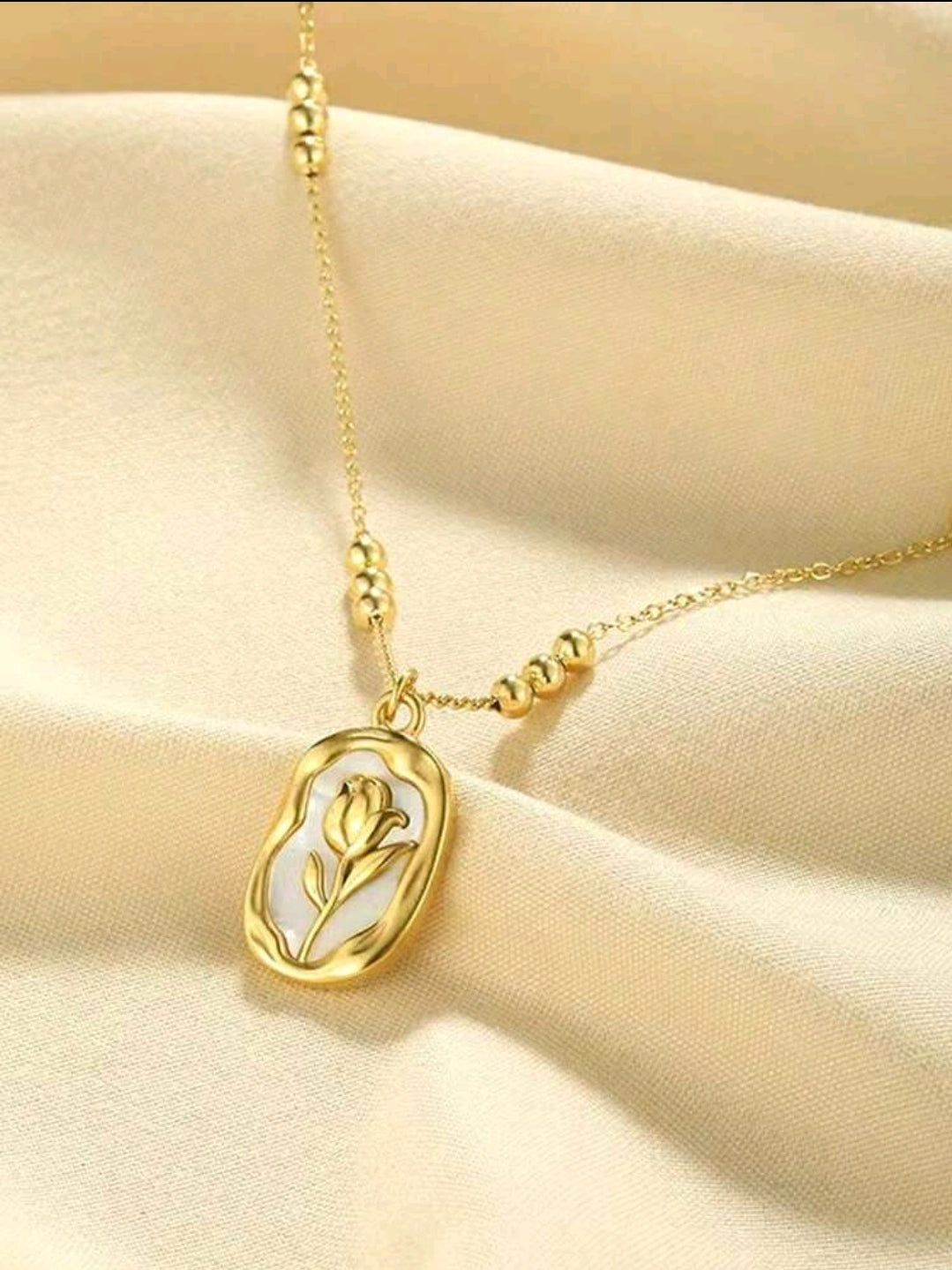 Mirror flower pendant necklace