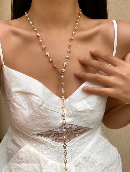 Long golden chain with pearl detail